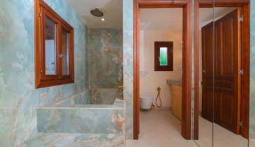Resa estates Ibiza for sale te koop appartement Santa Gertrudis bathroom.jpg